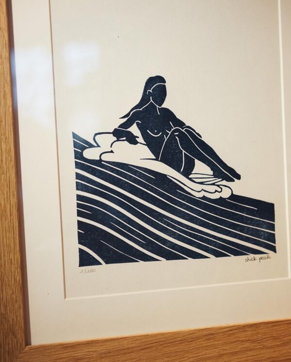 linogravure-illustration-surf-longboard-chick-peak-studio-2