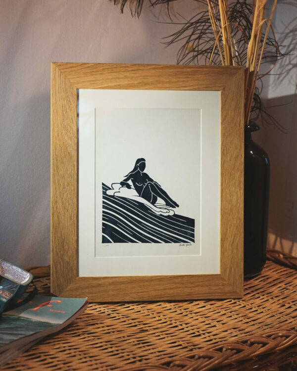 linogravure-illustration-surf-longboard-chick-peak-studio-1